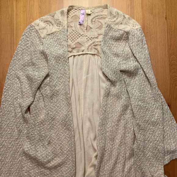 Size Small Cardigan w/ Lacey detail in the back - Picture 1 of 3
